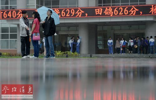 2013年6月20日，寧夏銀川市二中公布高考成績（資料圖片）