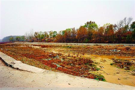 這條河見證了雷鋒幫助村民的故事。 